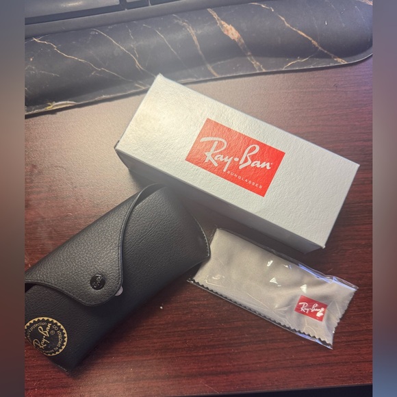 Authentic NWB Ray Ban New Wayfarer Matte Black RB2132 - Picture 5 of 6